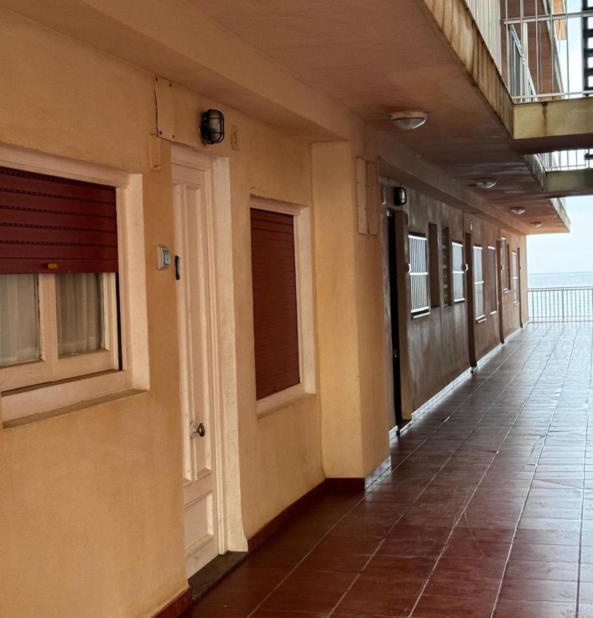 Apartamento Entero Primera Linea De Playa, Pet Friendly Tavernes de Valldigna Exterior photo